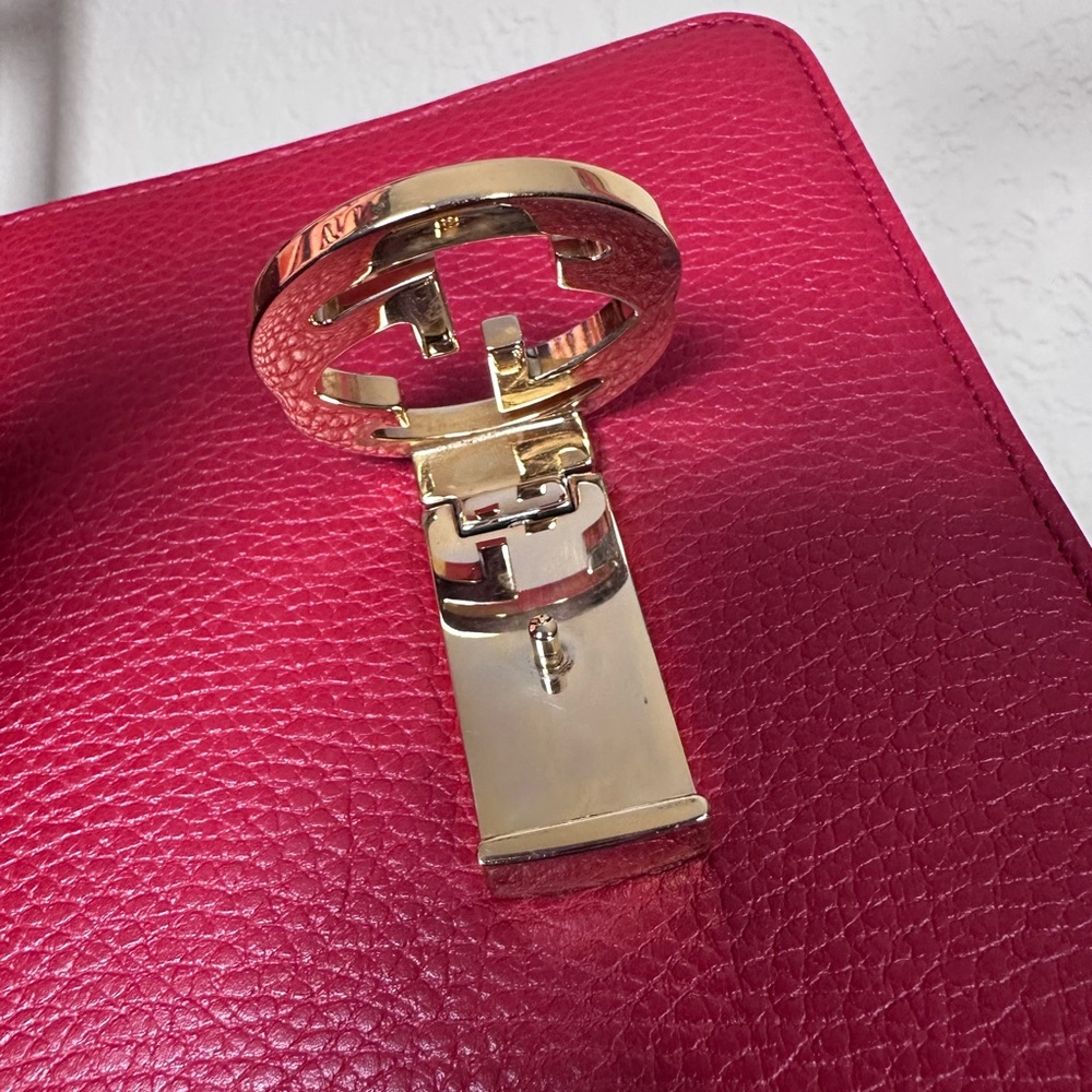 Authentic Gucci Red Leather Interlocking Chain Sh… - image 8